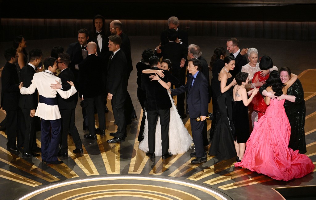 Bizarre, beloved 'Everything Everywhere' wins Oscar for Best Picture